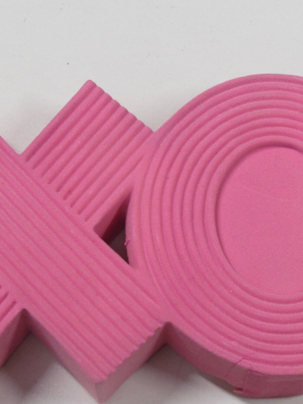 XO pink wall Orni mate DAMAGED SMALL SPOT ON BACK SIDE
